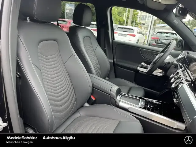 Mercedes-Benz EQB 300