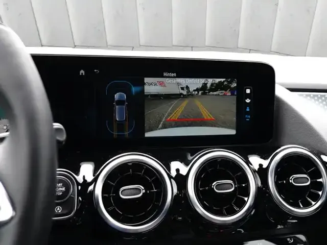 Mercedes-Benz B 180