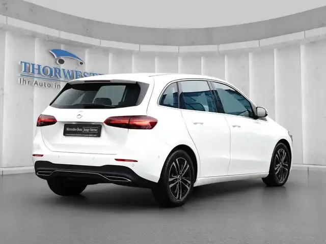 Mercedes-Benz B 180