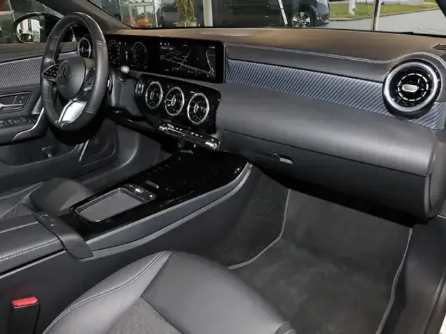 Mercedes-Benz CLA 180