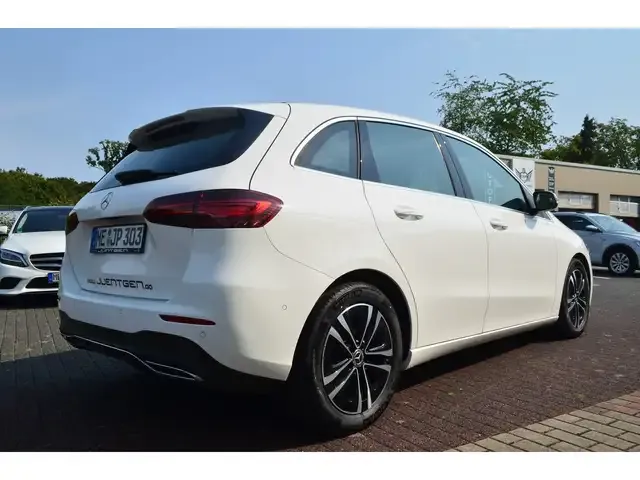 Mercedes-Benz B 180