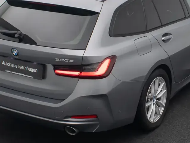 BMW 330