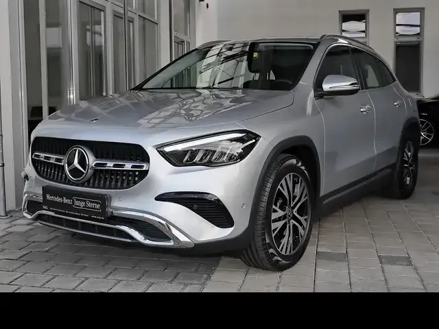 Mercedes-Benz GLA 200