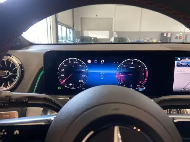 Mercedes-Benz GLB 200