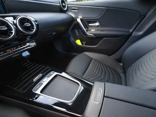 Mercedes-Benz A 220