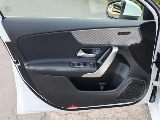 Mercedes-Benz A 220