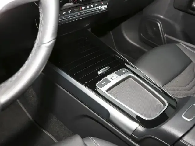 Mercedes-Benz GLB 220