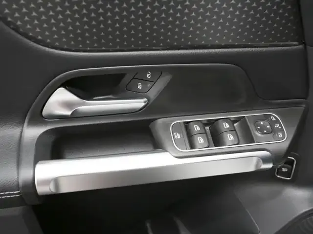 Mercedes-Benz GLB 220