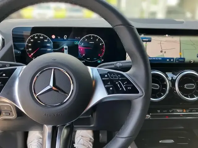 Mercedes-Benz GLA 200