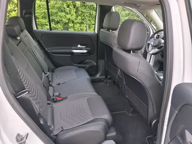 Mercedes-Benz GLB 220