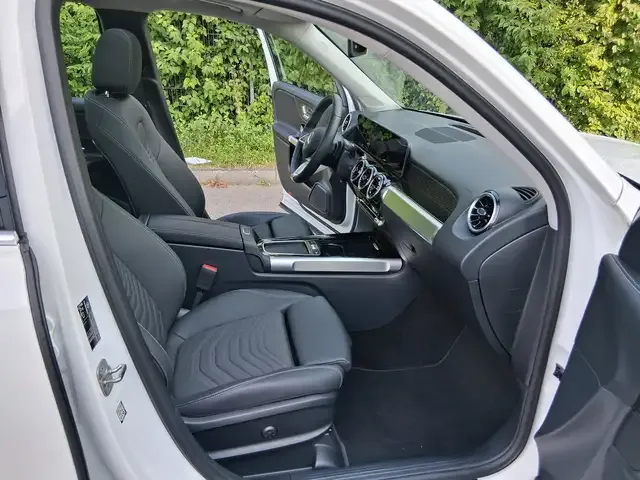 Mercedes-Benz GLB 220