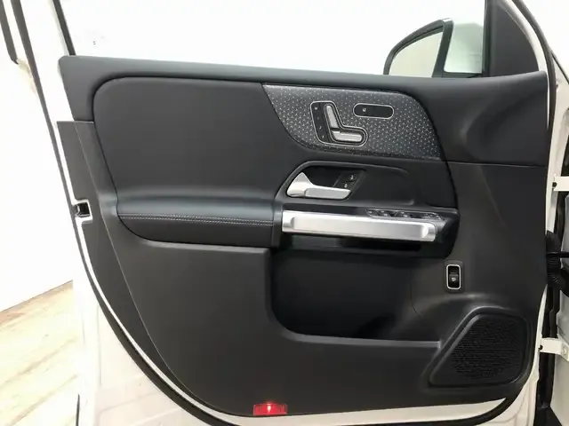 Mercedes-Benz GLB 220