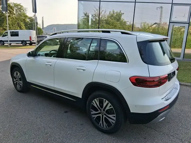 Mercedes-Benz GLB 220