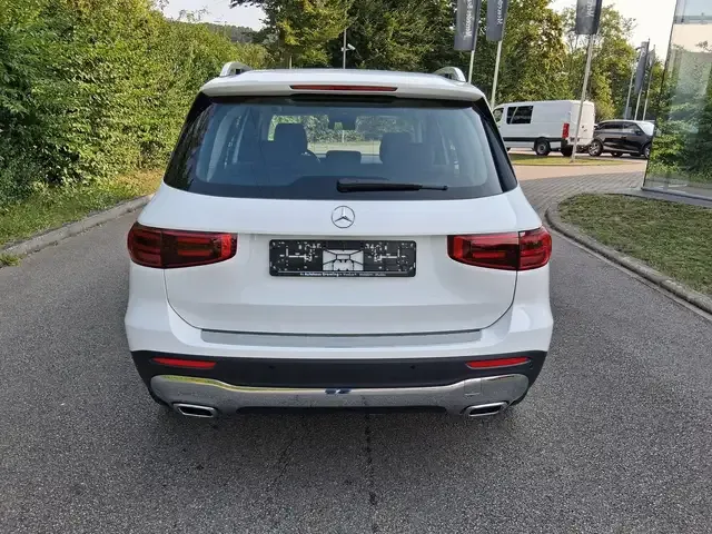 Mercedes-Benz GLB 220