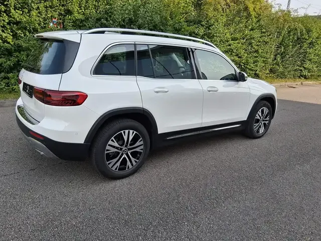 Mercedes-Benz GLB 220