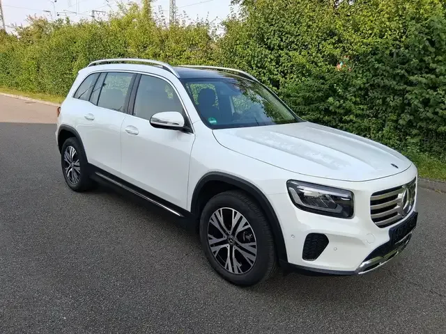 Mercedes-Benz GLB 220