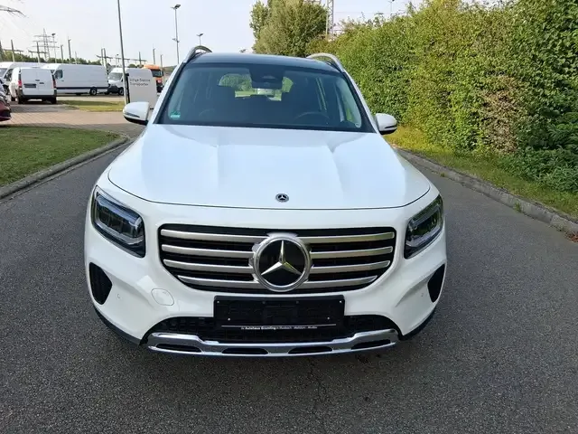 Mercedes-Benz GLB 220