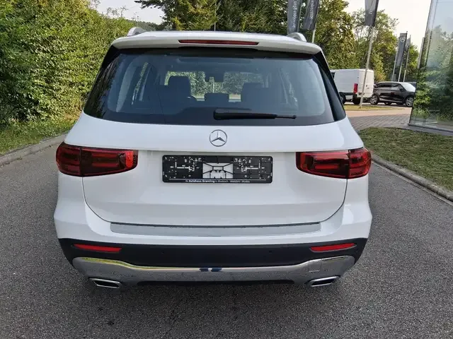 Mercedes-Benz GLB 220