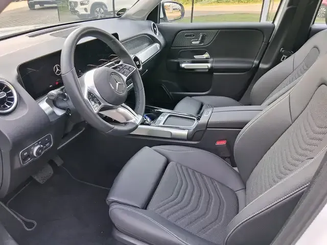 Mercedes-Benz GLB 220