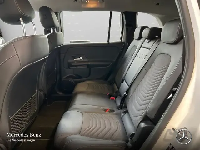 Mercedes-Benz GLB 180