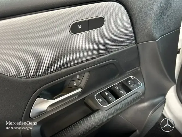 Mercedes-Benz GLB 180