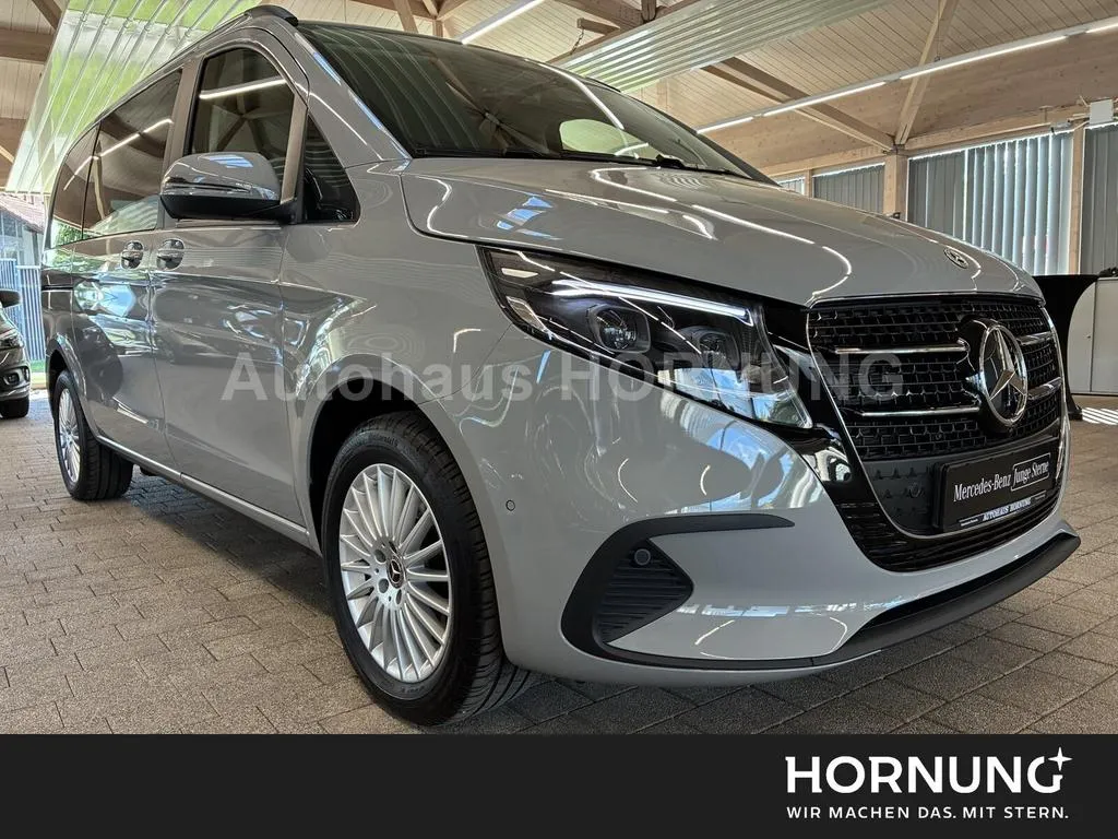 Mercedes-Benz V 220
