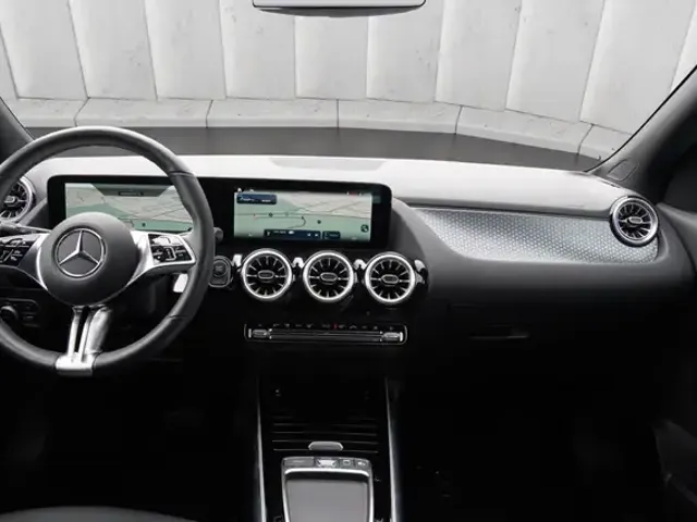 Mercedes-Benz EQA 300