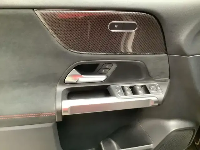 Mercedes-Benz GLB 180