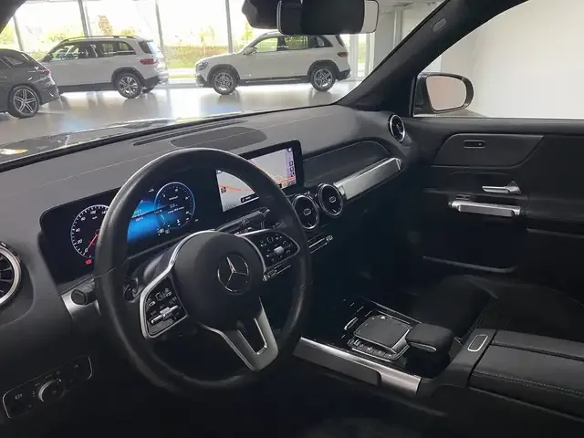 Mercedes-Benz GLB 200