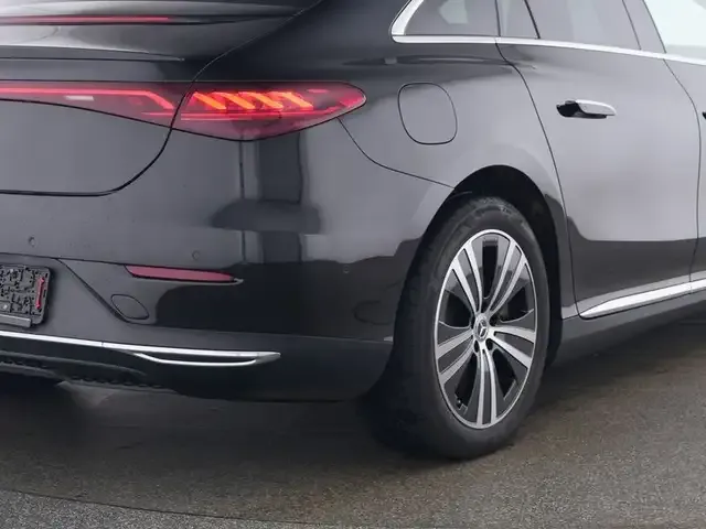 Mercedes-Benz EQE 300
