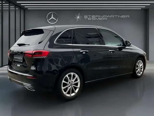 Mercedes-Benz B 220