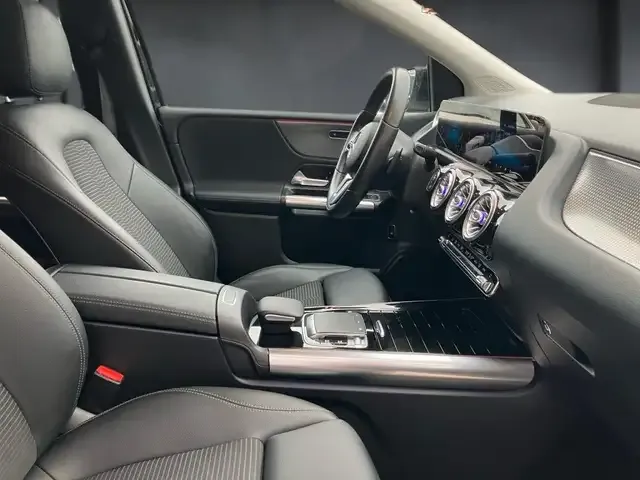Mercedes-Benz B 220
