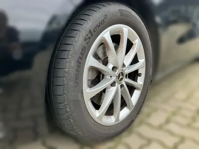 Mercedes-Benz B 220