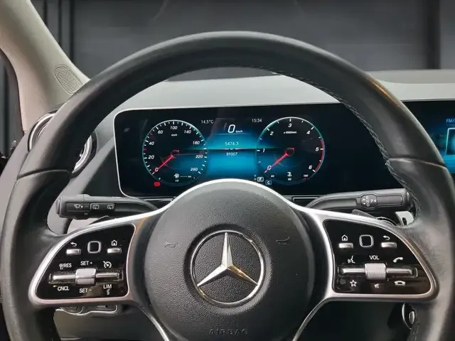 Mercedes-Benz B 220