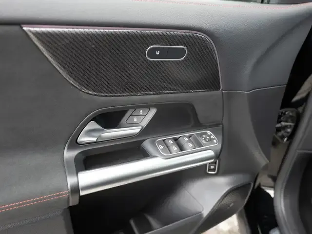 Mercedes-Benz GLA 220