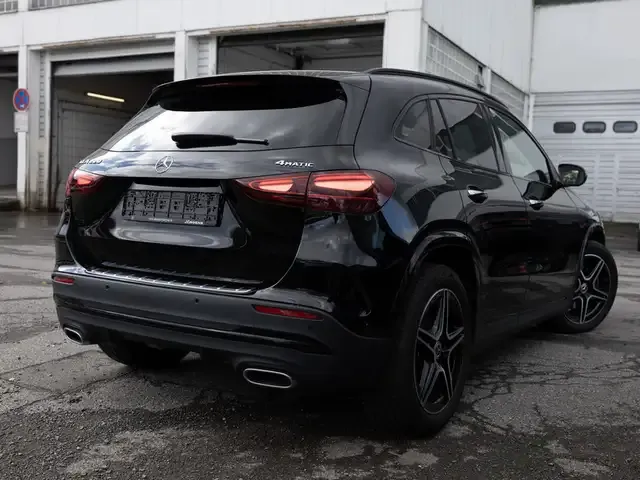 Mercedes-Benz GLA 220