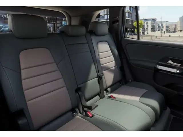 Mercedes-Benz EQB 300