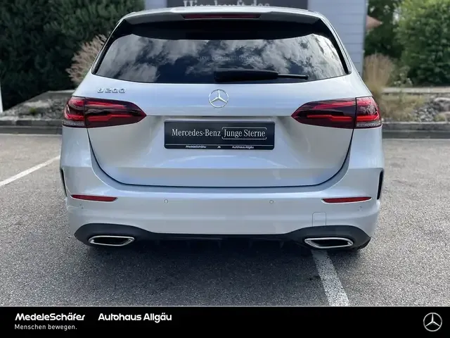 Mercedes-Benz B 200