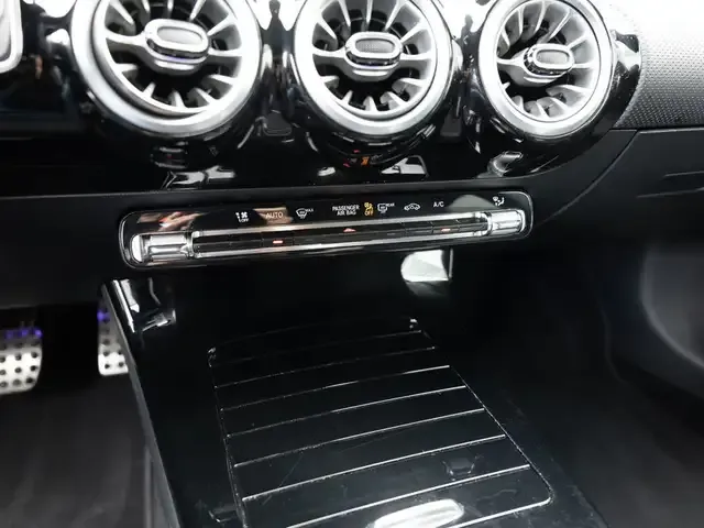 Mercedes-Benz CLA 220