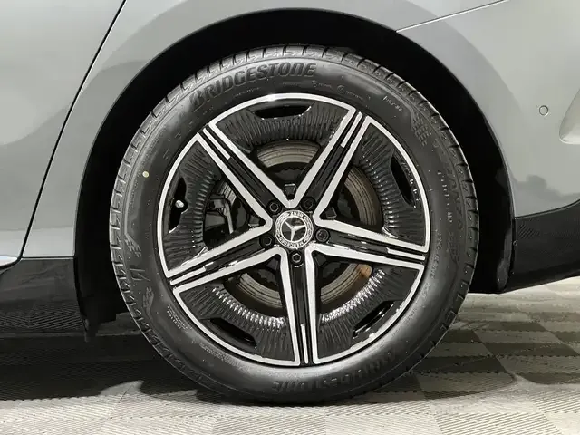 Mercedes-Benz EQE 300