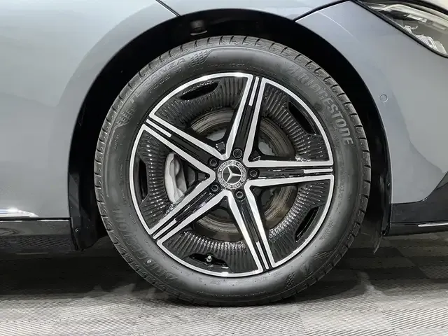 Mercedes-Benz EQE 300