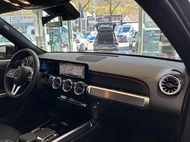 Mercedes-Benz EQB 300