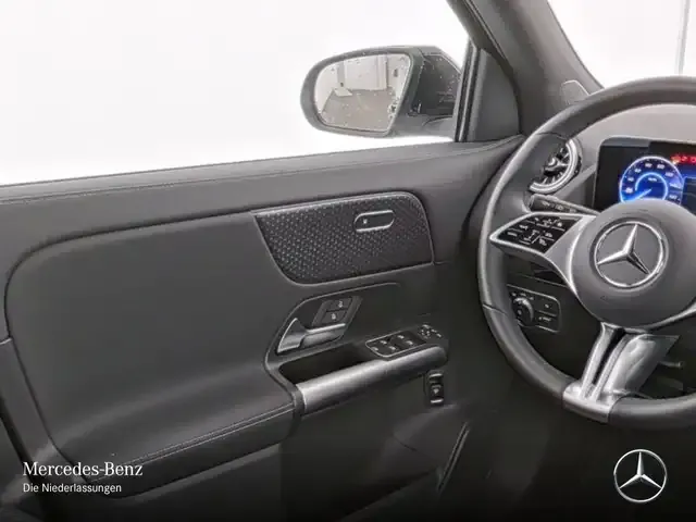 Mercedes-Benz EQA 300