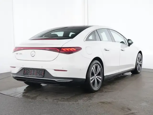 Mercedes-Benz EQE 300
