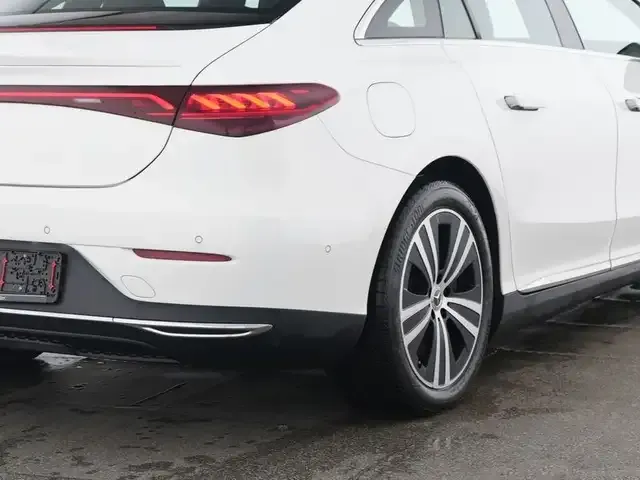 Mercedes-Benz EQE 300