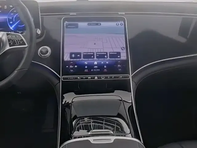 Mercedes-Benz EQE 300