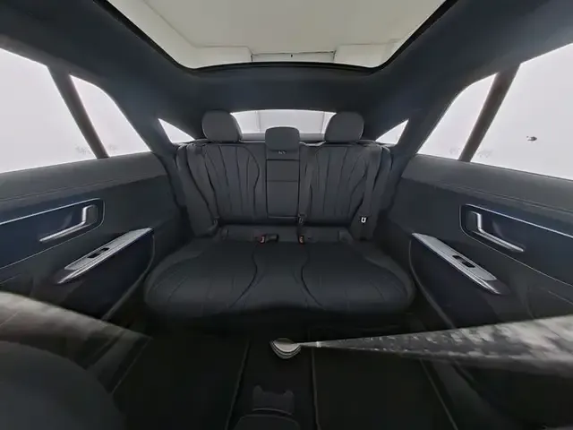 Mercedes-Benz EQE 300