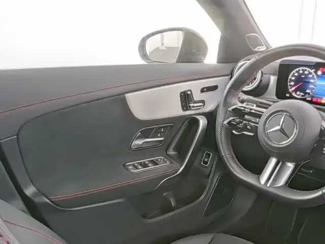 Mercedes-Benz CLA 220