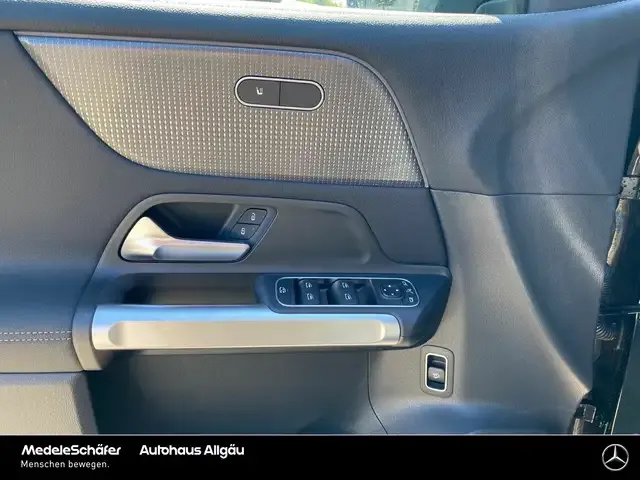 Mercedes-Benz EQB 300
