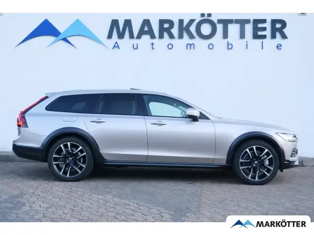 Volvo V90 Cross Country